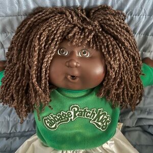 Cabbage Patch Kids Brown-Haired Doll Cheerleader outfit-1st edition Hasbro